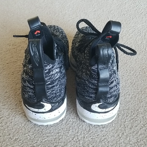 Nike lebron 15 basketball shoes - Picture 3 of 5
